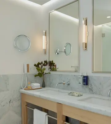 Hotel Camiral Room Bathroom 4 3000 X 2306