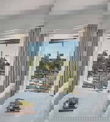 Rooms & Suites at Hotel Camiral in Spain