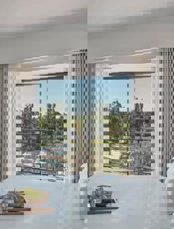 Rooms & Suites at Hotel Camiral in Spain