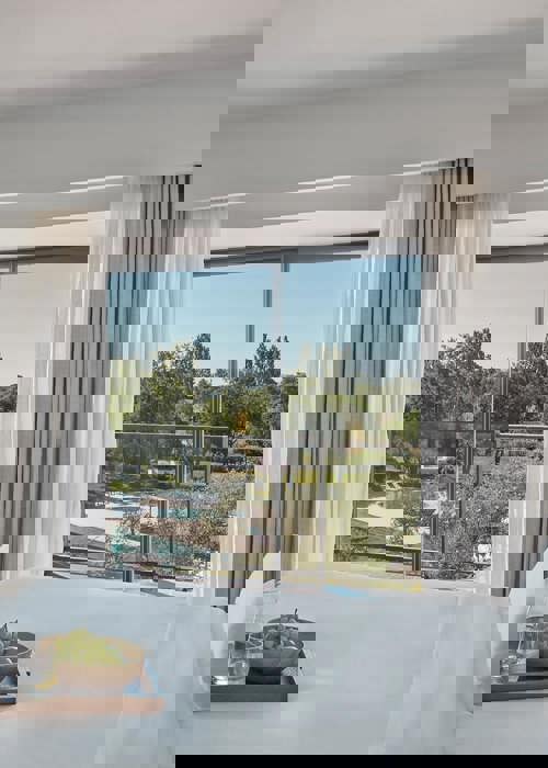 Rooms & Suites at Hotel Camiral in Spain